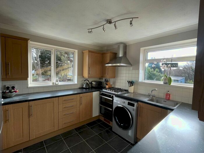 2 Bedroom Property To Rent In Warren Road, Ashford, TW15