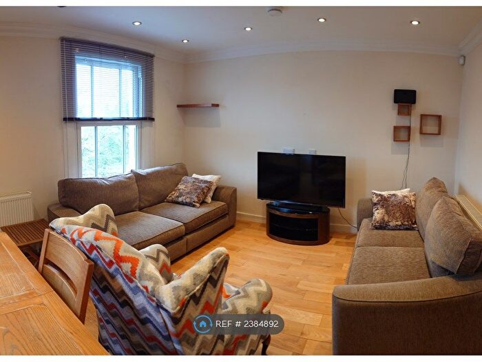 2 Bedroom Flat To Rent In The Mall, London, W5