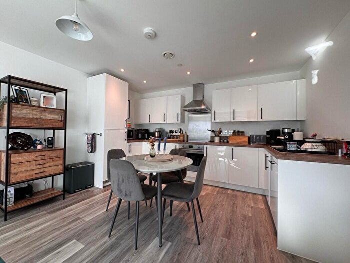 2 Bedroom Apartment To Rent In Geoffrey Watling Way, Norwich, NR1