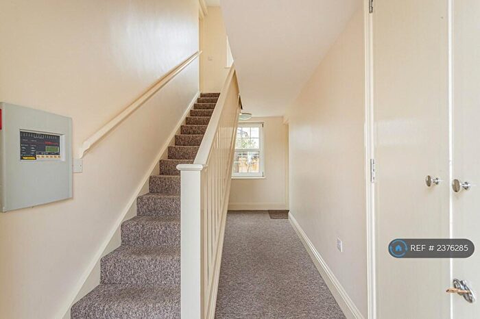 2 Bedroom Flat To Rent In Horstmann Close, Bath, BA1