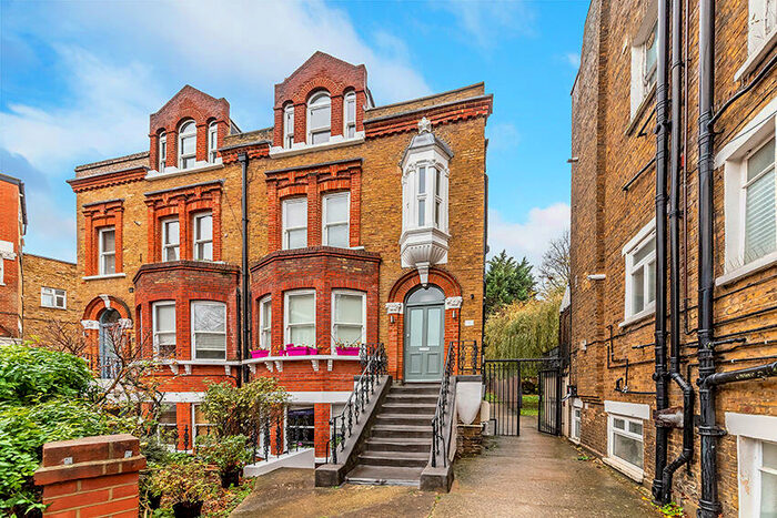 Apartment To Rent In The Gardens, East Dulwich London, SE22