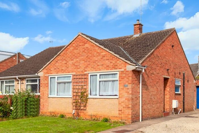 2 Bedroom Bungalow To Rent In Bassett Avenue, Bicester, OX26