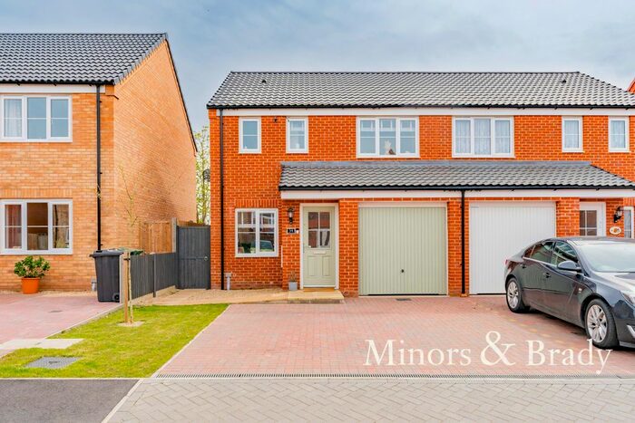 3 Bedroom Semi-Detached House For Sale In Portobello Drive, Martham, Great Yarmouth, NR29