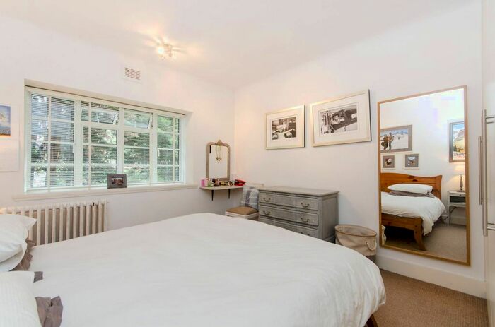 3 Bedroom Flat To Rent In Wimbledon Hill Road, Wimbledon, London, SW19