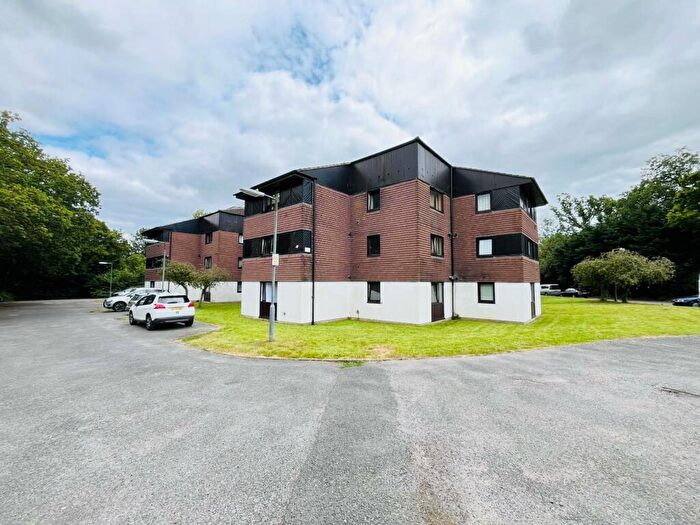 Flat To Rent In Ifield, RH11