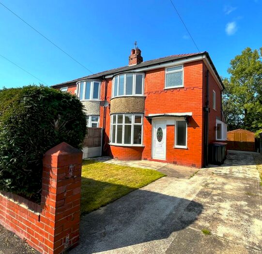 3 Bedroom Semi-Detached House To Rent In Ashton-on-ribble, Preston, PR2