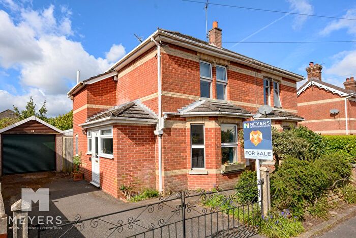 3 Bedroom Semi Detached House For Sale In Middleton Road, Ringwood, BH24