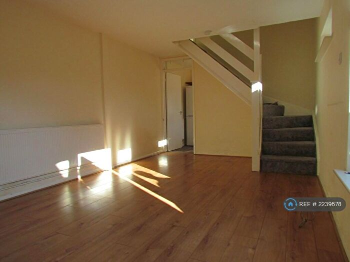 2 Bedroom Terraced House To Rent In Lester Mews, Luton, LU2