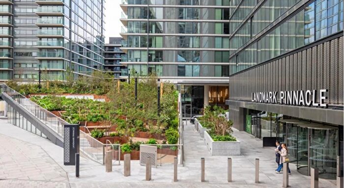2 Bedroom Flat To Rent In Landmark Pinnacle, Marsh Wall, Canary Wharf, South Quay, London, E14