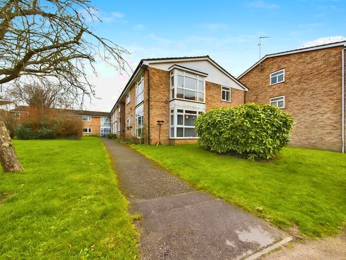 2 Bedroom Flat To Rent In New Street, Horsham, RH13