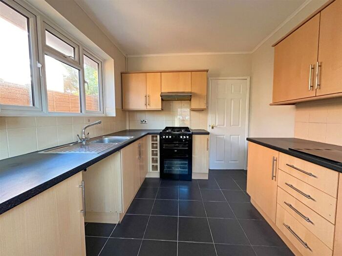 2 Bedroom Detached Bungalow To Rent In Ashford Road, Hastings, TN34