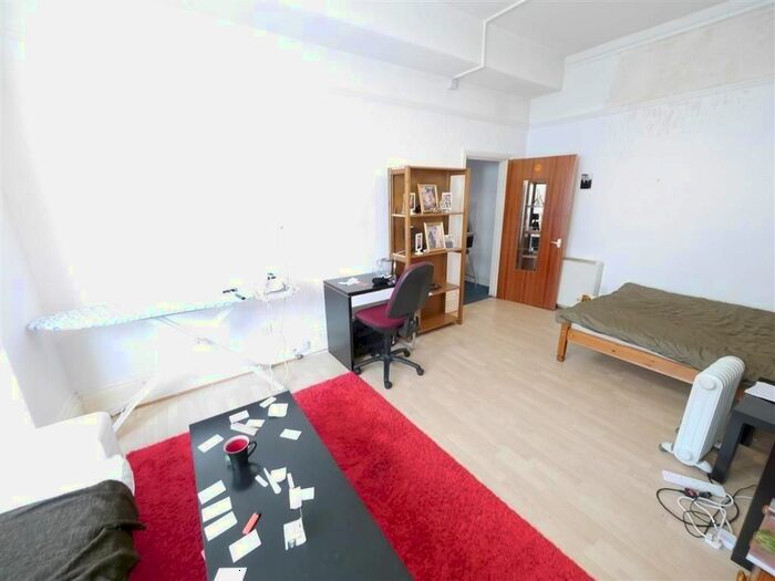 Studio To Rent In Canterbury Crescent, London, SW9