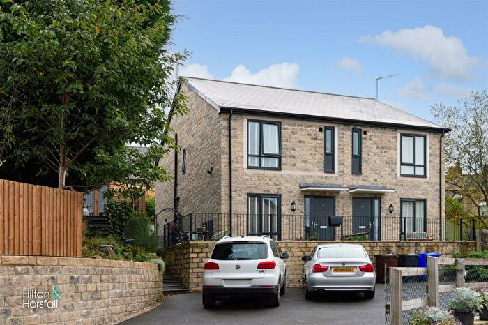 3 Bedroom Semi-Detached House For Sale In Buttercup Close, Foulridge, BB8