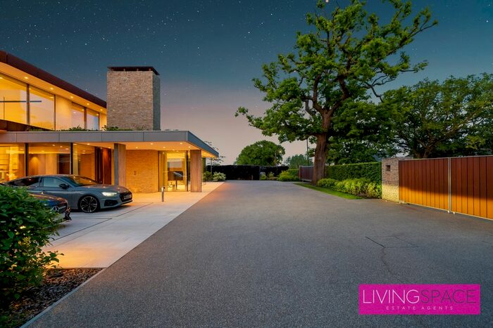 7 Bedroom Detached House To Rent In Wagon Road, Hadley Wood, EN4