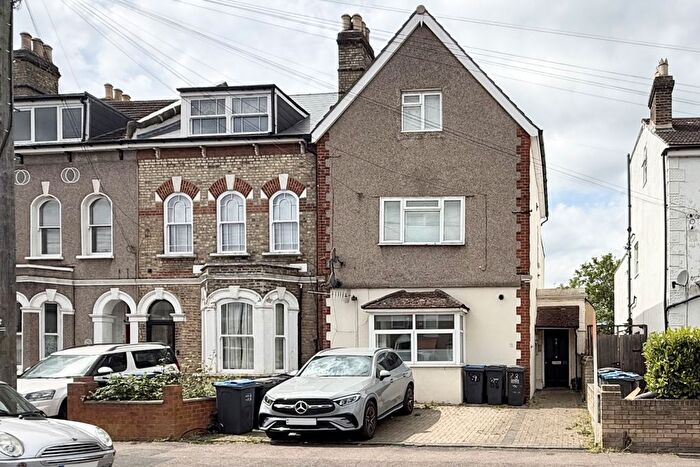 2 Bedroom Maisonette To Rent In Birchanger Road, South Norwood, SE25