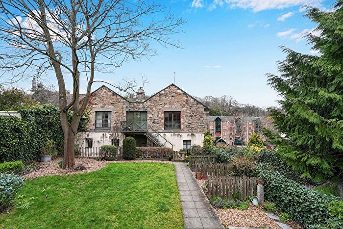 2 Bedroom Flat For Sale In Campbell's Close, Edinburgh, EH8