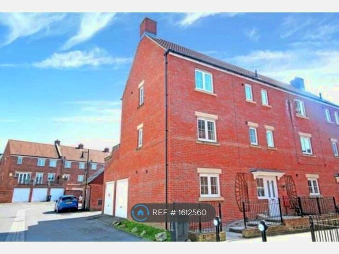 5 Bedroom Terraced House To Rent In Delft Crescent, Swindon, SN25
