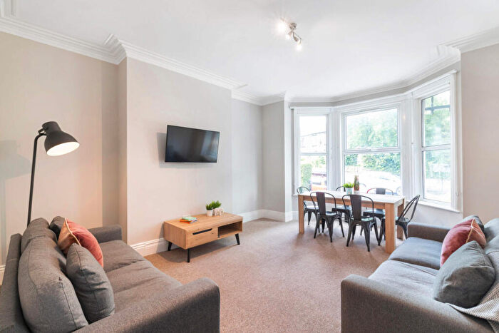 6 Bedroom House To Rent In Delph Lane, Leeds, LS6