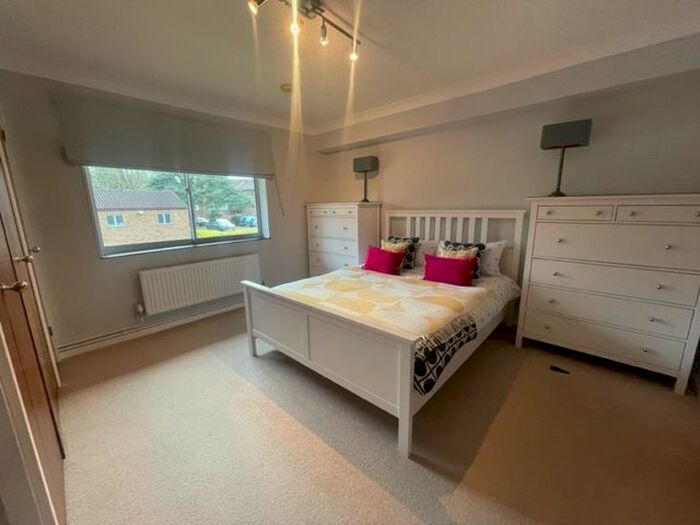 2 Bedroom Flat To Rent In Knoll Hill, Bristol, BS9