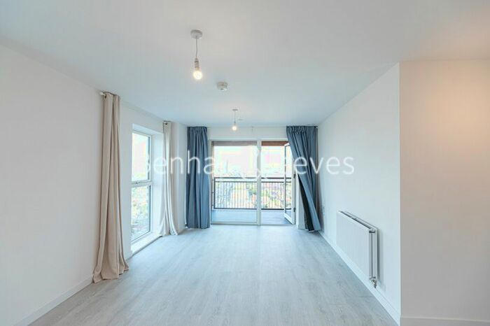 2 Bedroom Flat To Rent In East Acton Lane, Acton, W3