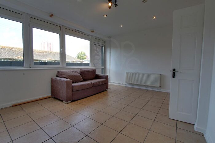 3 Bedroom Flat For Sale In Mursell Estate, London, SW8