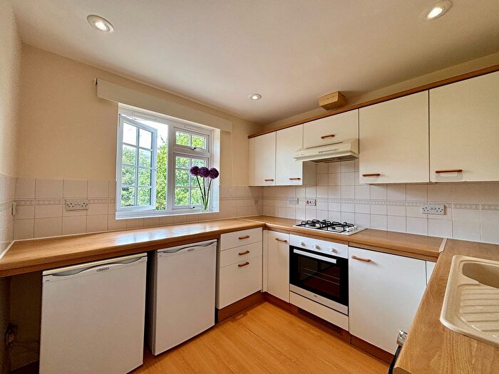 2 Bedroom Flat To Rent In Hanson Close, Beckenham, BR3