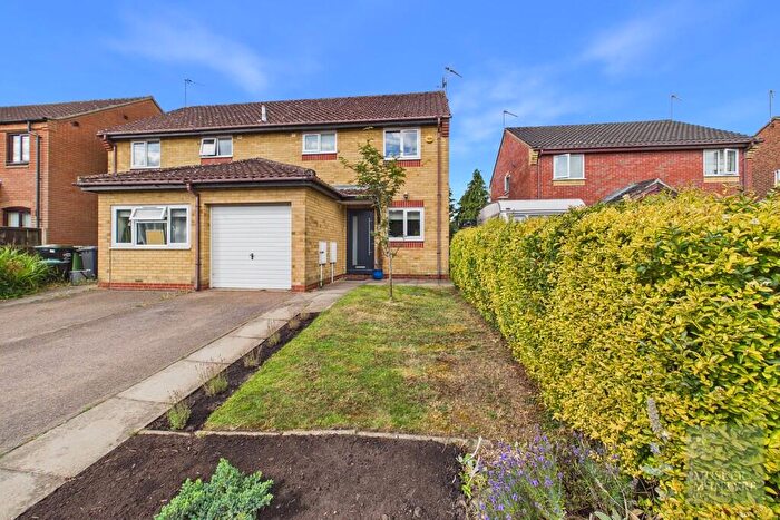 3 Bedroom Semi-Detached House For Sale In Pilgrims Way, Bungay, NR35