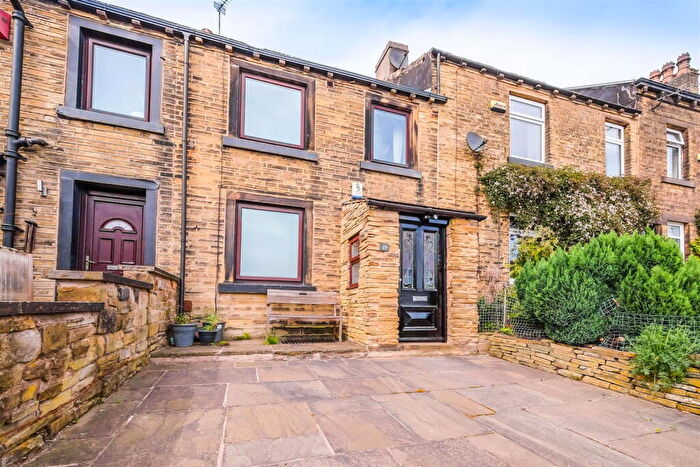 3 Bedroom Terraced House For Sale In Scale Hill, Huddersfield, HD2