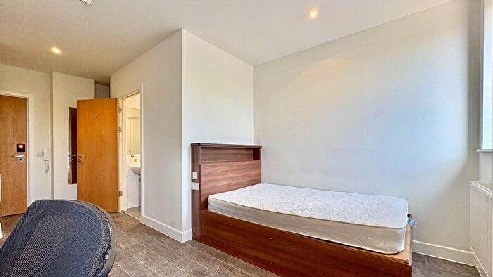 Studio To Rent In The Grove, London, W5