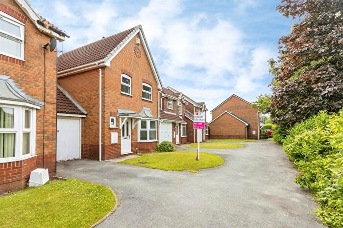 3 Bedroom Link Detached House For Sale In Silkstone Court, Leeds, LS15