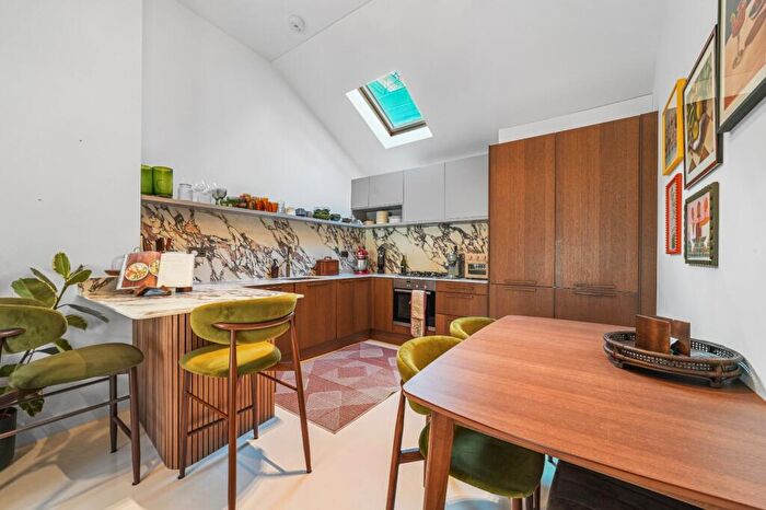 2 Bedroom Duplex To Rent In Branch Place, London, N1