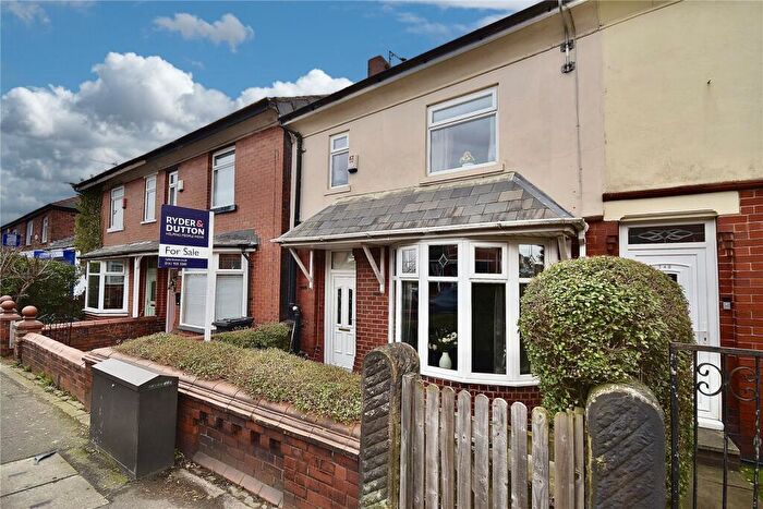 3 Bedroom Town House For Sale In Rochdale Road, Thornham, Royton, Oldham, OL2