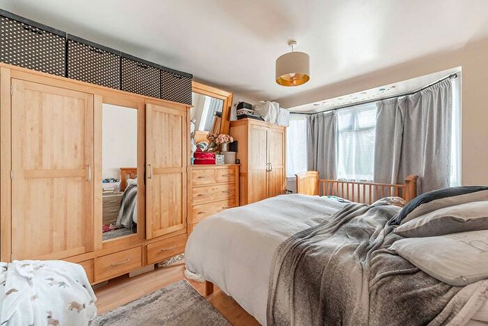 2 Bedroom Maisonette For Sale In Lowther Road, Kenton, Stanmore, HA7