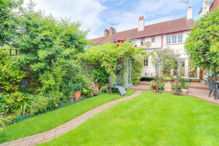 3 Bedroom Semi-Detached House For Sale In Western Road, Leigh-On-Sea, SS9