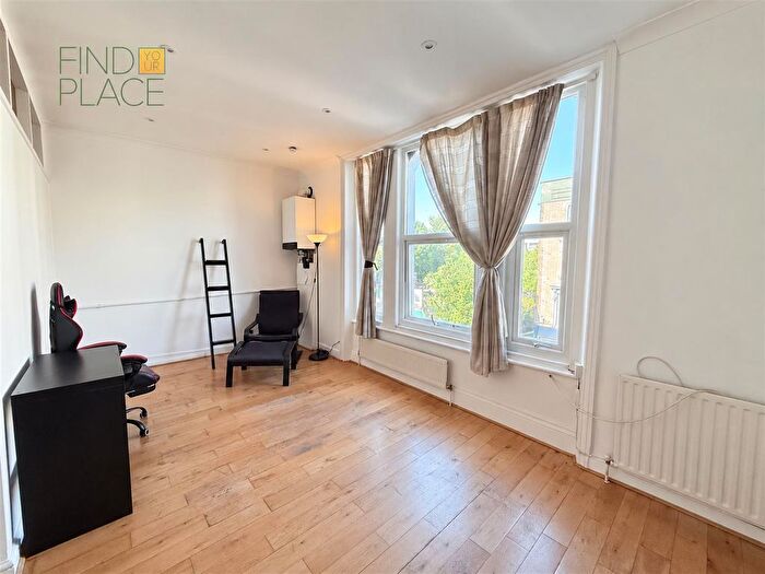 2 Bedroom Flat To Rent In Ladbroke Grove, Notting Hill, London, W10