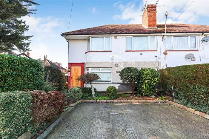 2 Bedroom Maisonette For Sale In Salisbury Avenue, Slough, SL2