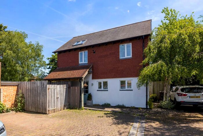 2 Bedroom Town House To Rent In Sonic Court, Guildford, Surrey, GU1