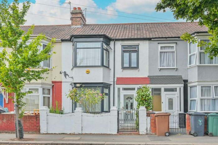 3 Bedroom Terraced House To Rent In Kitchener Road, Walthamstow, London, E17