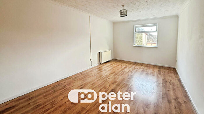 2 Bedroom Flat To Rent In Ty Ysgol Ynyshir Road, CF39