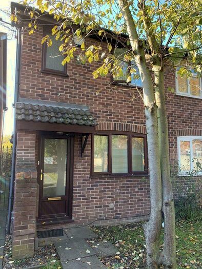 3 Bedroom Semi-Detached House To Rent In Lace Street, NG7