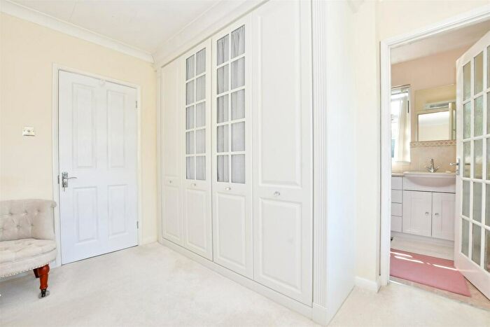 3 Bedroom End Of Terrace House For Sale In Cliftonville, Dorking, Surrey, RH4