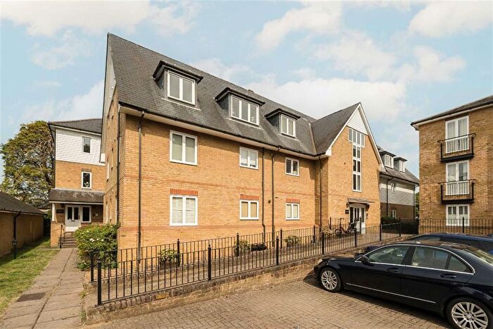 2 Bedroom Flat To Rent In Manor Road, Teddington, TW11