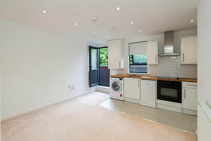 2 Bedroom Apartment For Sale In South Street, Dorking, RH4