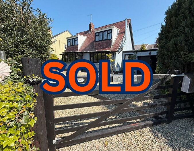 3 Bedroom Detached Bungalow For Sale In Llanbadarn Road, Aberystwyth, SY23