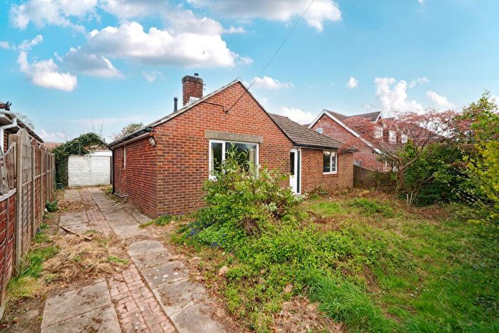 3 Bedroom Bungalow For Sale In Orchard Way, Dibden Purlieu, Southampton, SO45