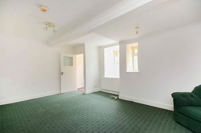 1 Bedroom Flat To Rent In Drakefield Road, Heaver Estate, London, SW17