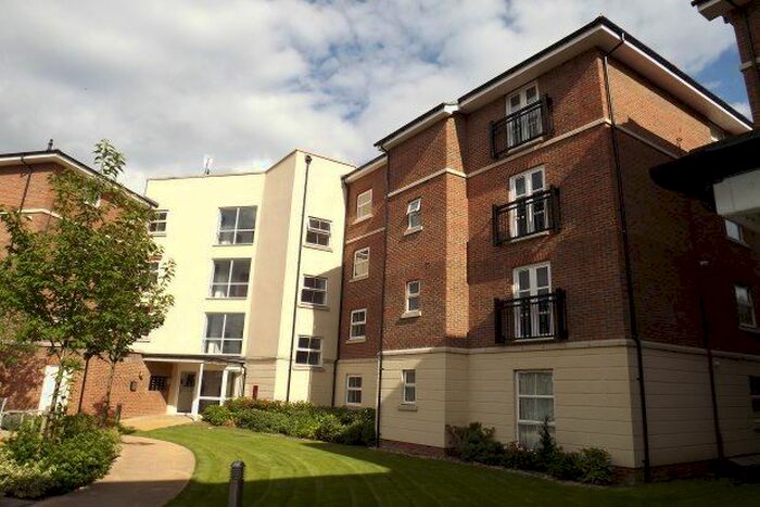 2 Bedroom Flat To Rent In Kenley Place, Farnborough, GU14