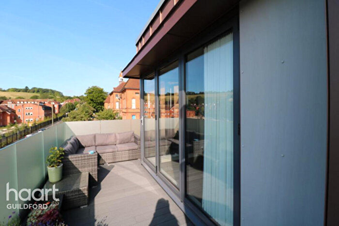 3 Bedroom Flat To Rent In Denzil Road, Guildford, GU2