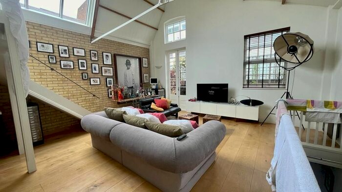 3 Bedroom Mews To Rent In Welmar Mews, Clapham, SW4