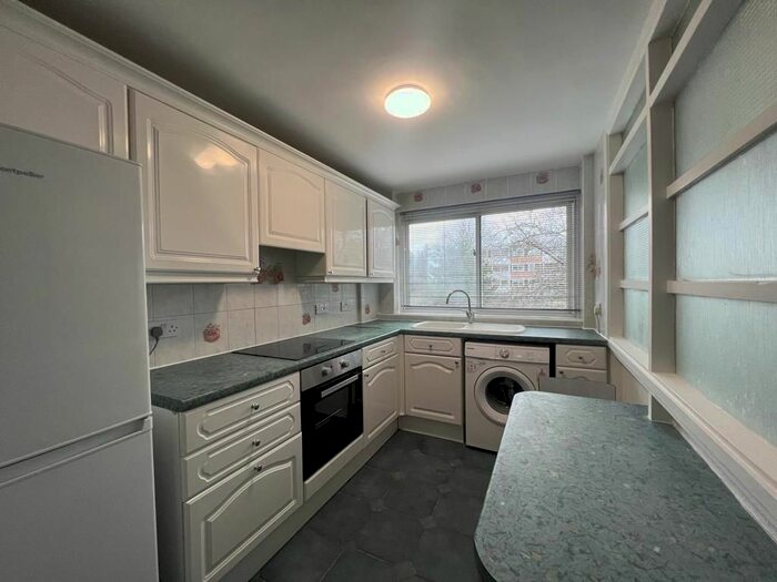 2 Bedroom Flat To Rent In Queenswood Gardens, London, E11